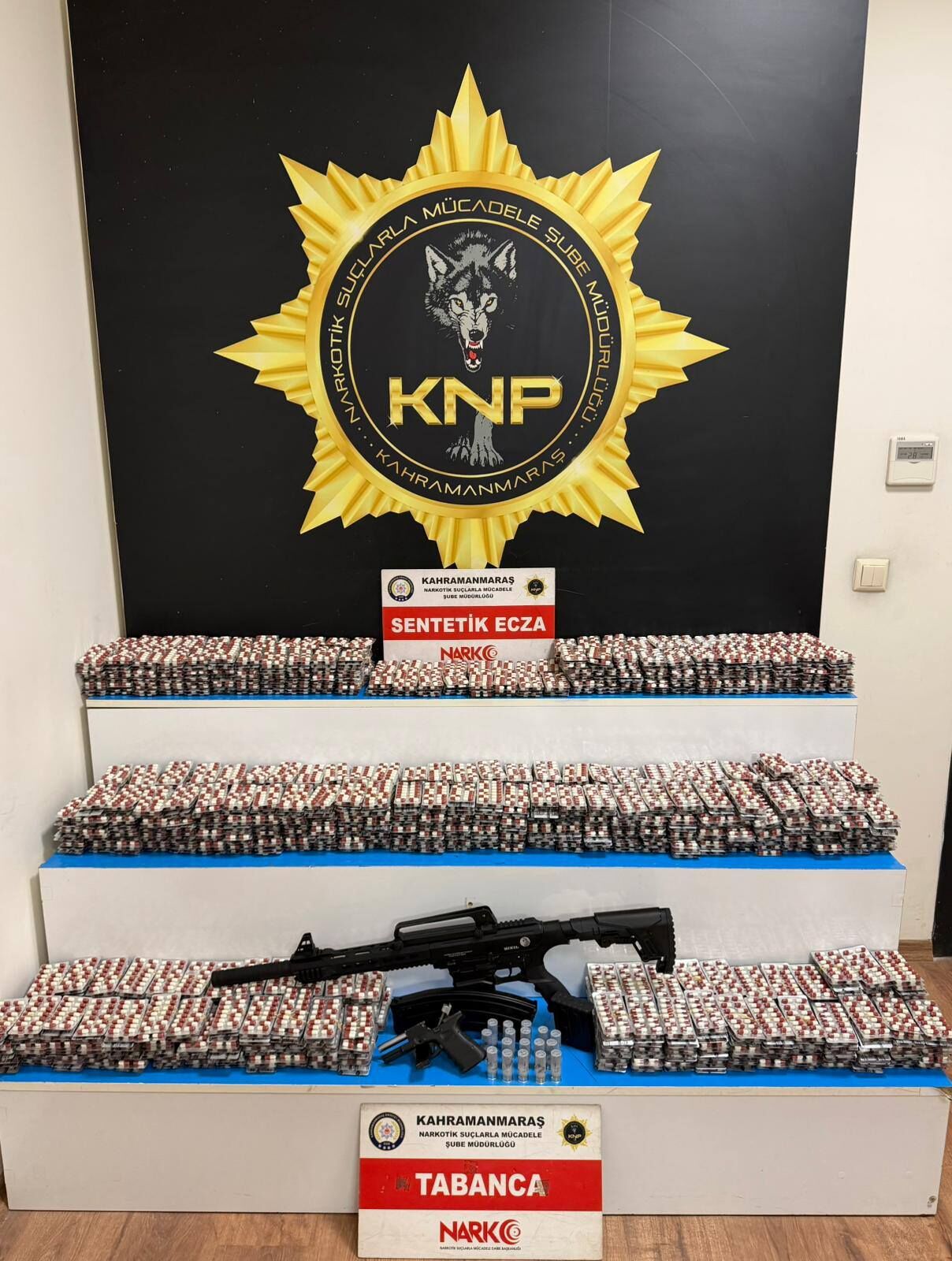 29.232 Adet Sentetik Ecza Ele Geçirildi 3 Tutuklama