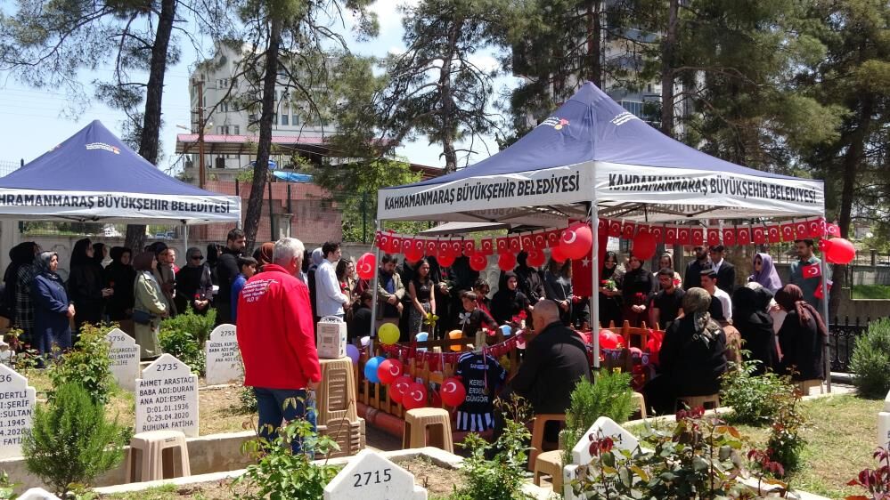 4 Öğrencinin Mezarı 23 Nisan’da Balon Ve Bayraklarla Süslendi 1