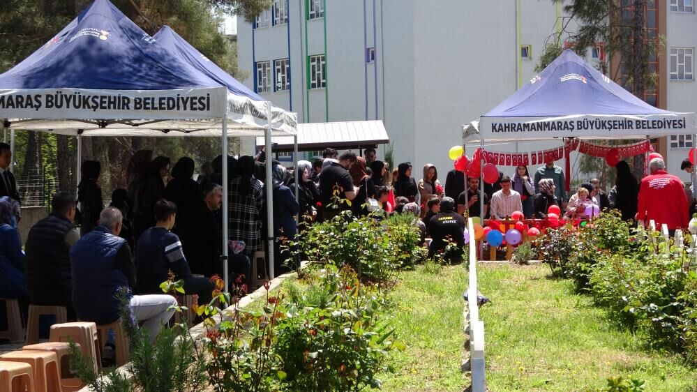 4 Öğrencinin Mezarı 23 Nisan’da Balon Ve Bayraklarla Süslendi