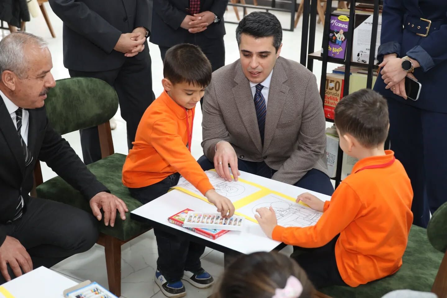 657857456 17999831939916527 5859860182055372278 N