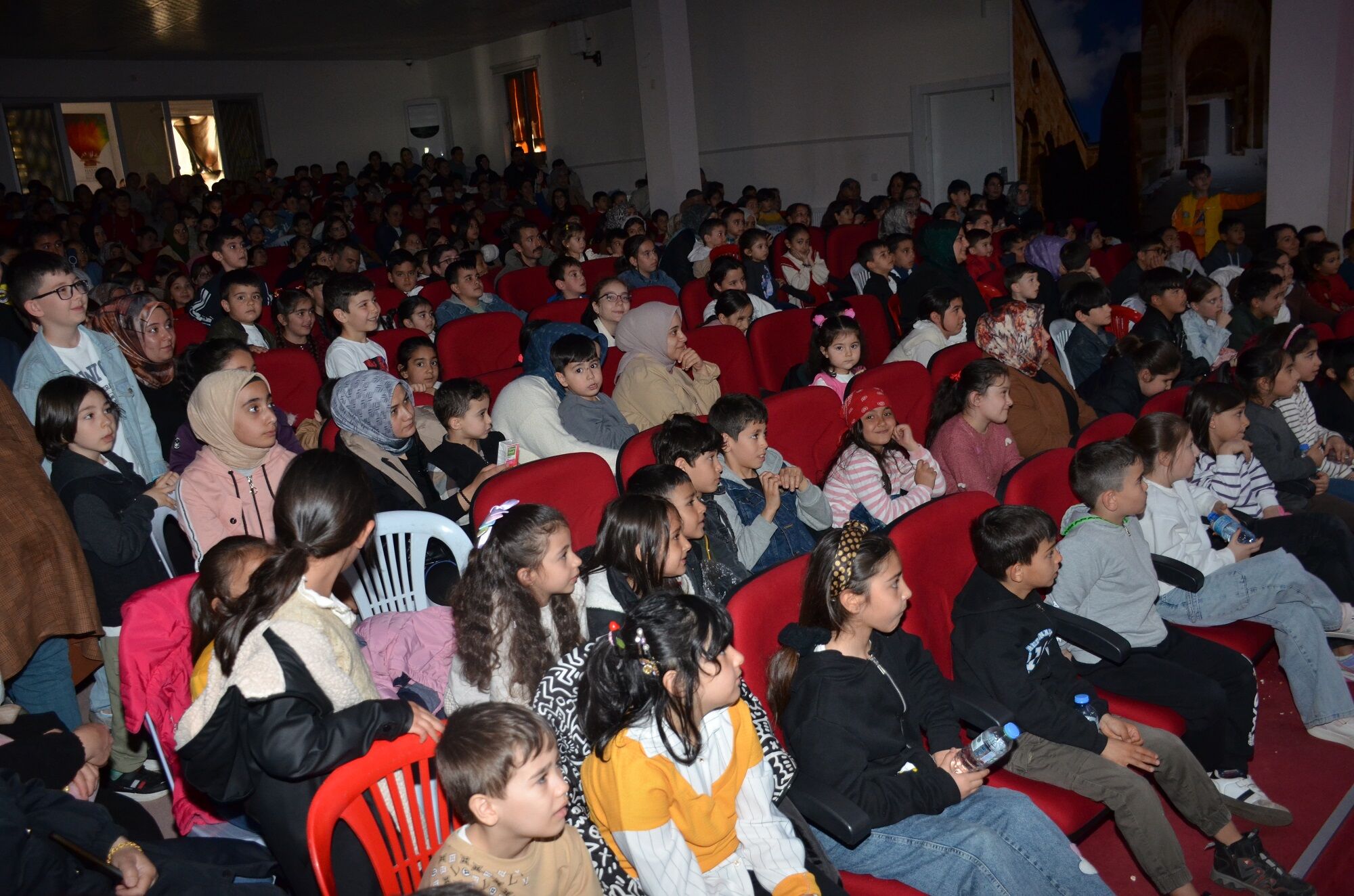Afşin’de “Bir Nasreddin Hoca Varmış” Çocuk Tiyatrosu Sahnelendi (2)