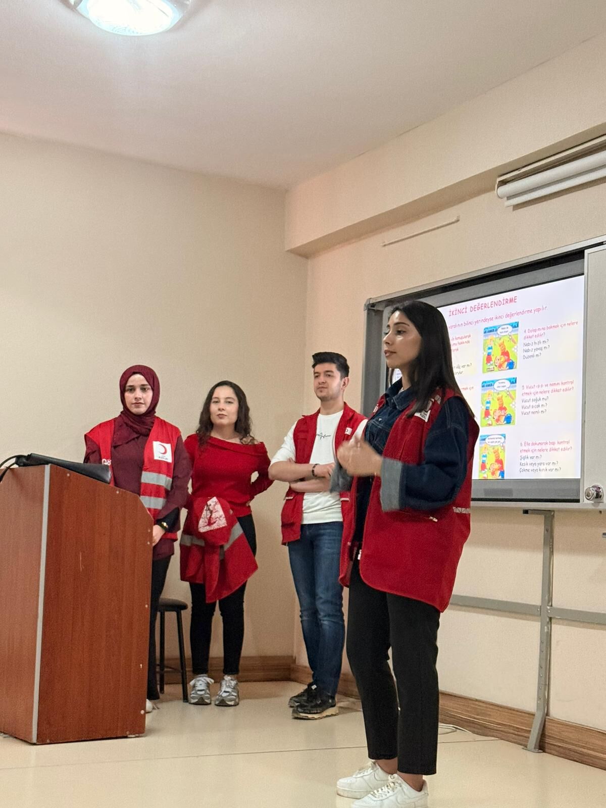 Afşin’de Genç Kızılay’dan Öğrencilere İlk Yardım Ve Çevre Bilinci Eğitimi (4)