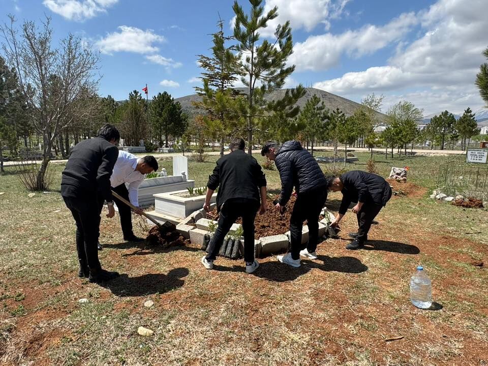 Afşin’de Ülkü Ocakları Şehit Öğretmen Ve Öğrencileri Andı1