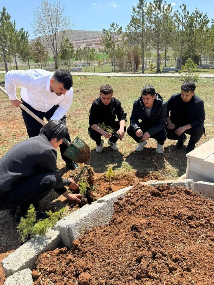 Afşin’de Ülkü Ocakları Şehit Öğretmen Ve Öğrencileri Andı2