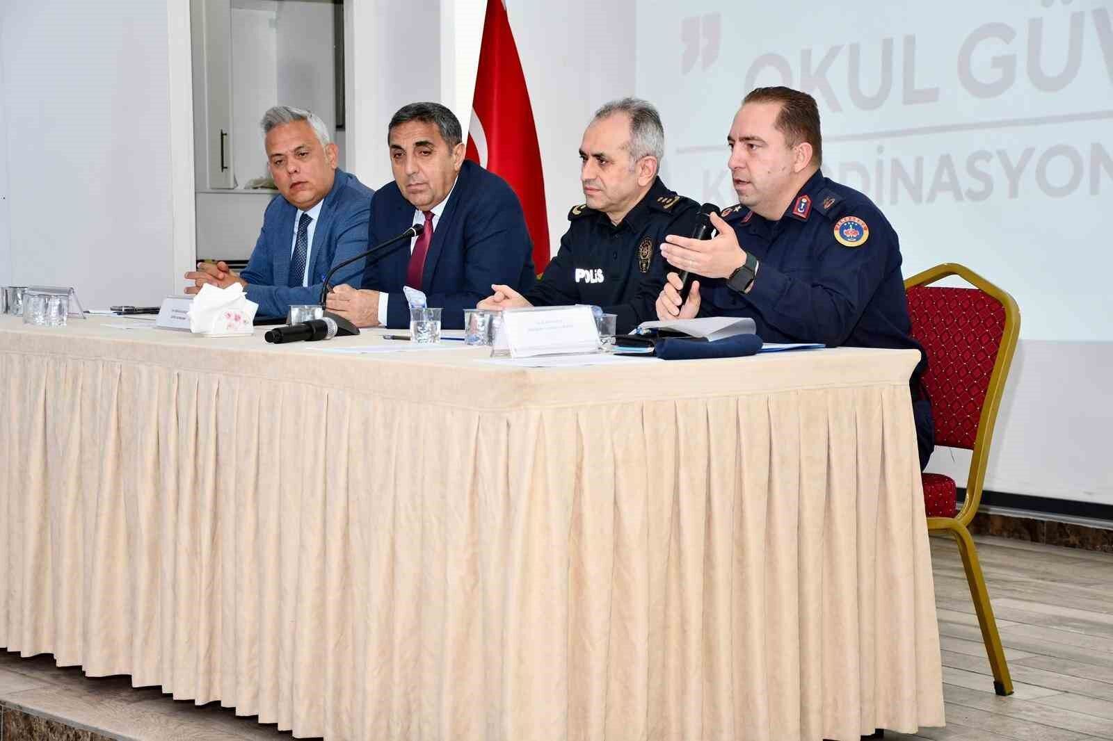 Silifke'de okul güvenliği koordinasyon toplantısı yapıldı