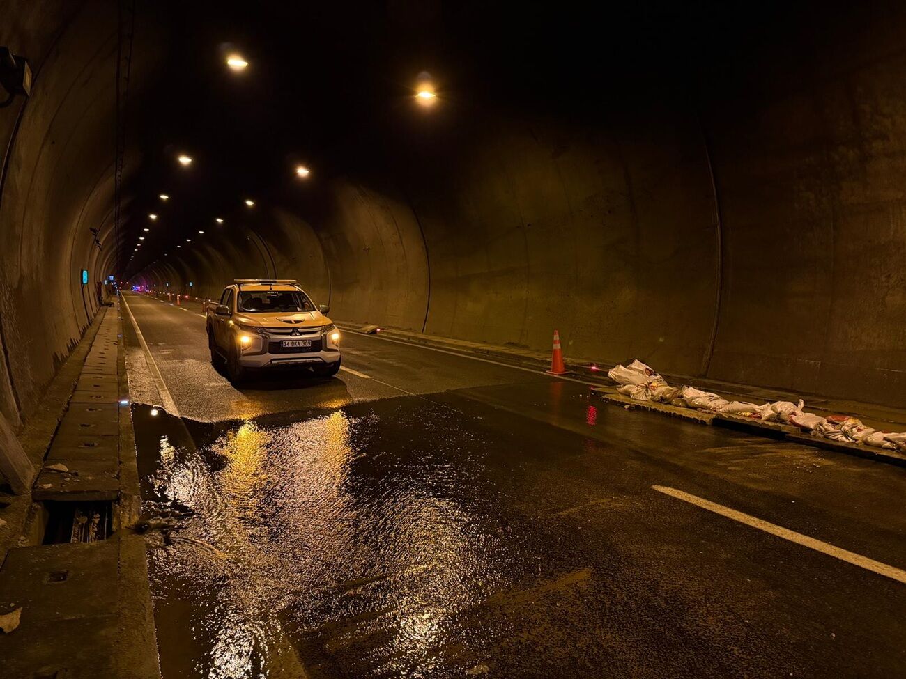 Aşık Mahzuni Şerif Tüneli Su Sızması Nedeniyle Kapatıldı (2)