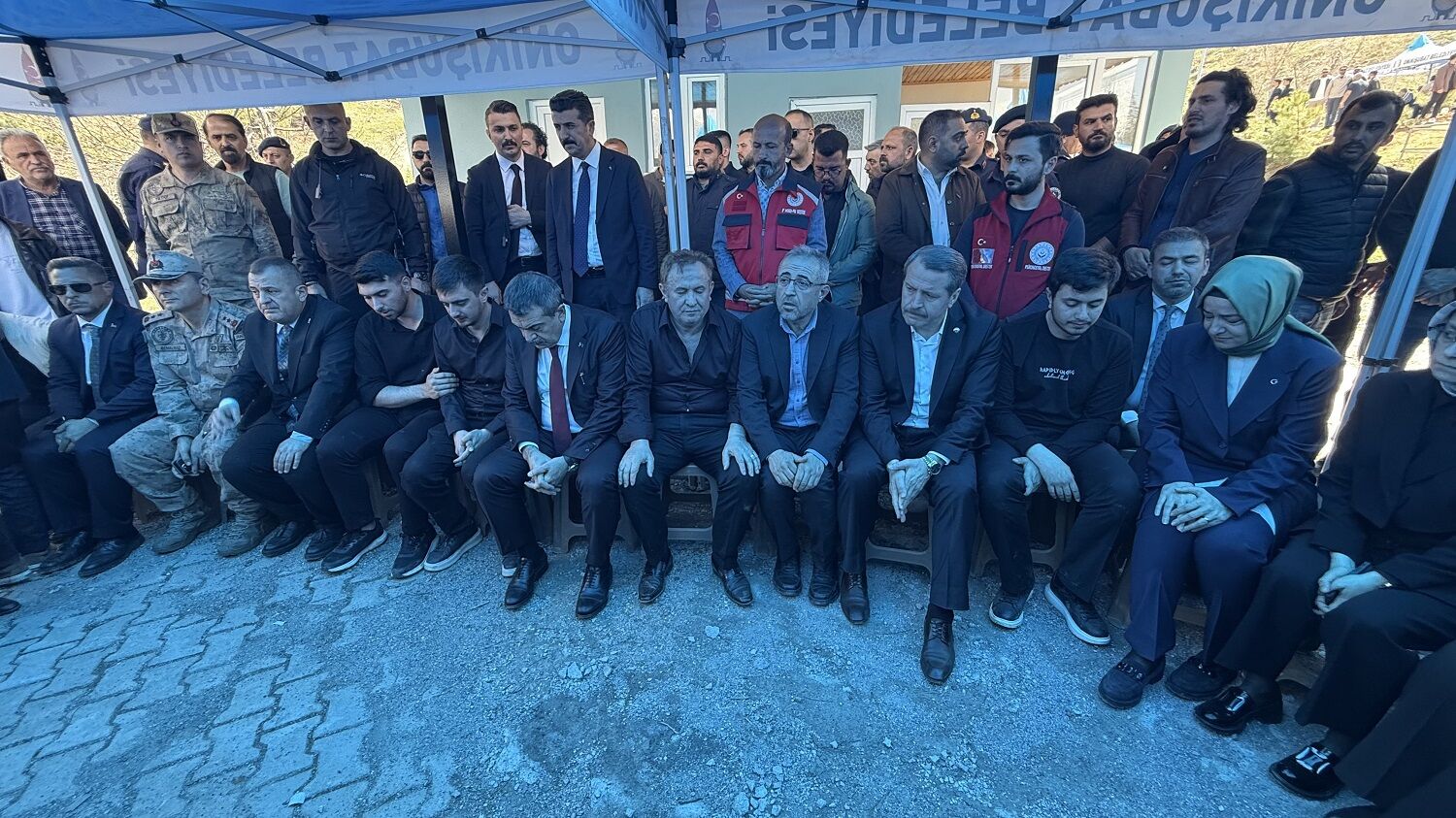 Ayla Öğretmenin Eşi Gurur Duyuyorum, Buraya Ev Yaptıracaktık, Cenazesi Geldi (3)-1