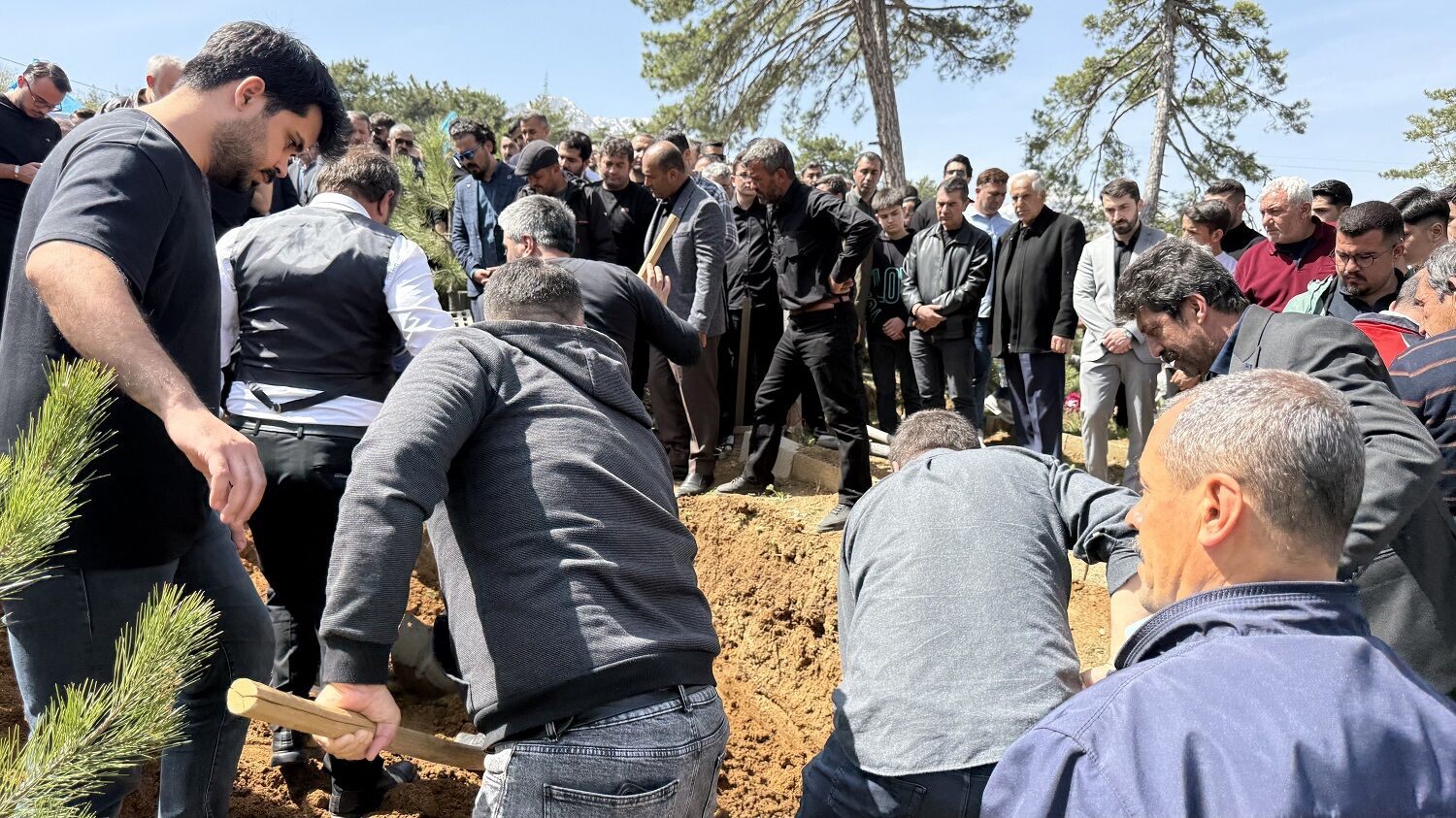 Ayla Öğretmenin Eşi Gurur Duyuyorum, Buraya Ev Yaptıracaktık, Cenazesi Geldi (8)