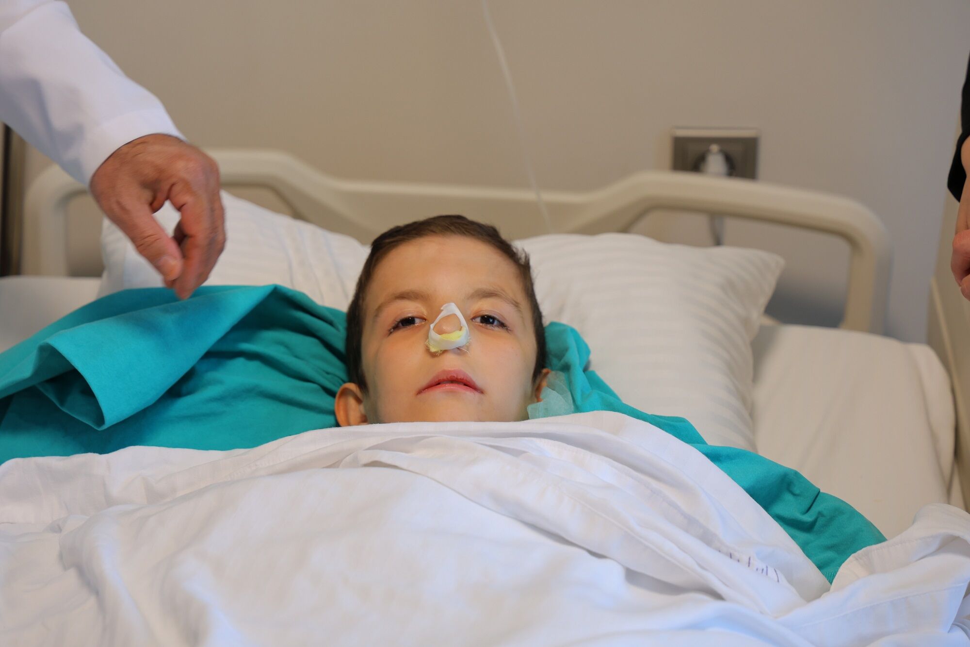 Burun Tıkanıklığı Şikayetiyle Gitti, Genizden Dev Polip Çıktı (5)