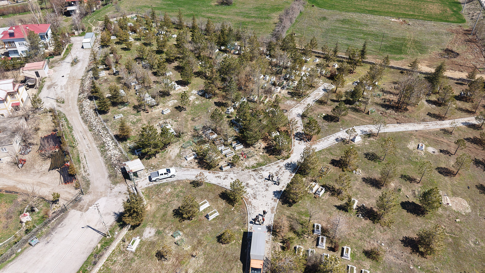 Büyükşehir, Mezarlıklarda Kapsamlı Yenileme Başlattı (1)