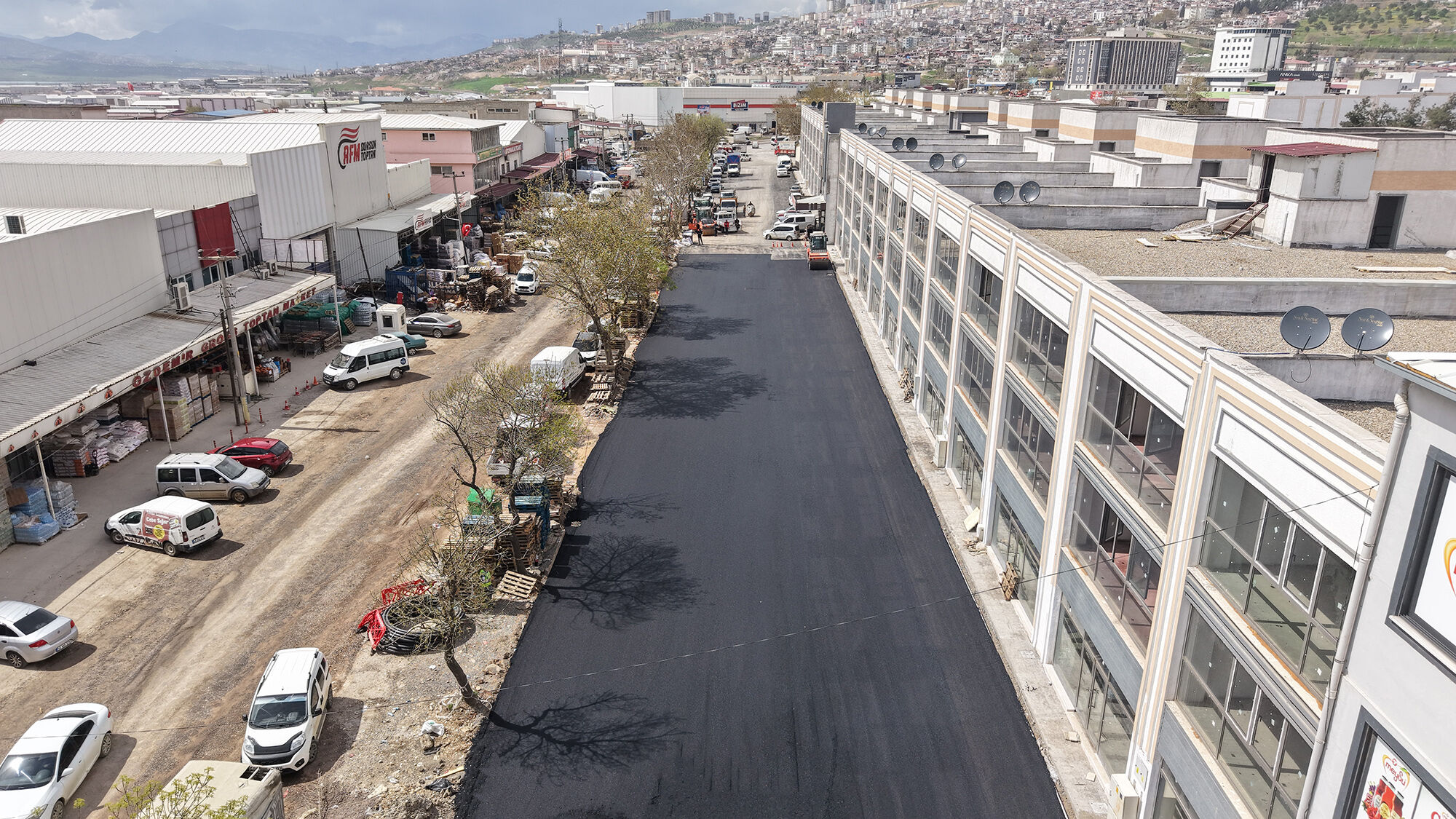 Büyükşehir, Toptancılar Sitesinde Asfalt Çalışmasını Sürdürüyor (2)