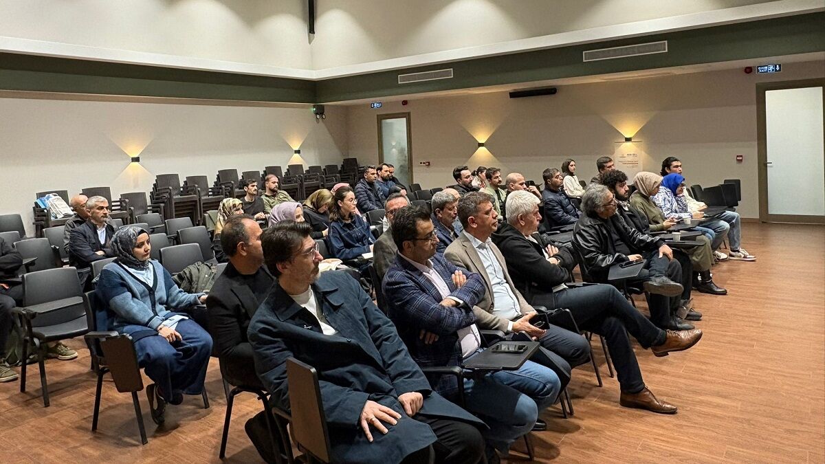 Büyükşehir’in Yazarlık Akademisinde “Eleştirinin Eleştirisi” Konuşuldu (1)