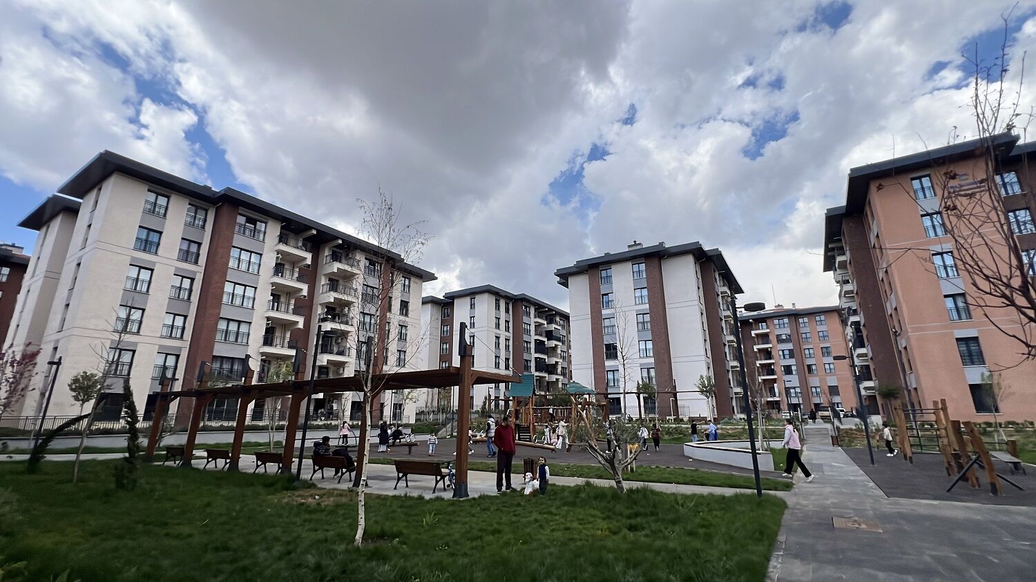 Ebrar Sitesinde Yeni Başlangıç Genç Çift Yuva Kurdu (2)