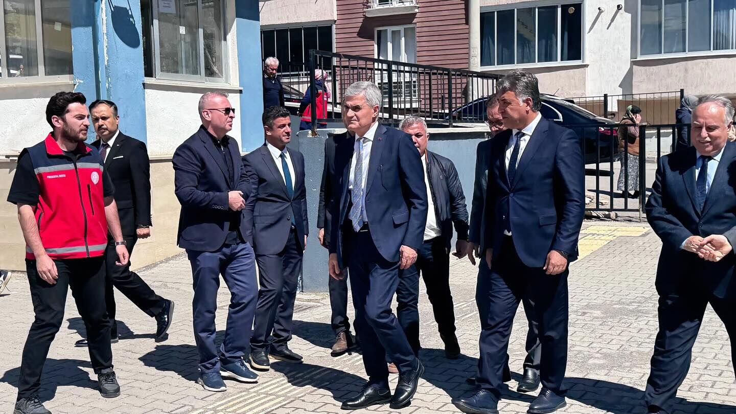 Eğitim Camiasına Destek Müdür Akpınar Sahada