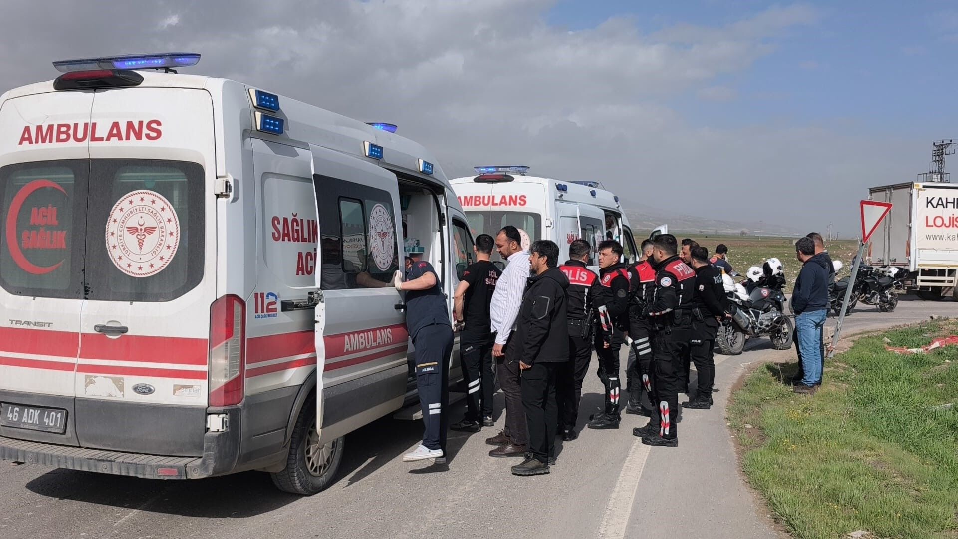 Ehliyetsiz Sürücü Polislere Çarptı 2 Polis Yaralı