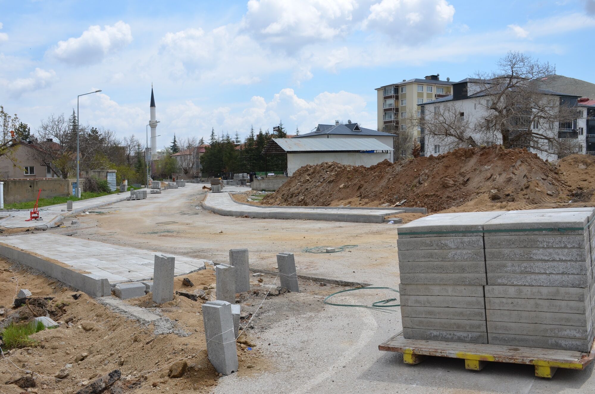 Fatih Caddesi’nde Kaldırım Çalışması Başladı (6)