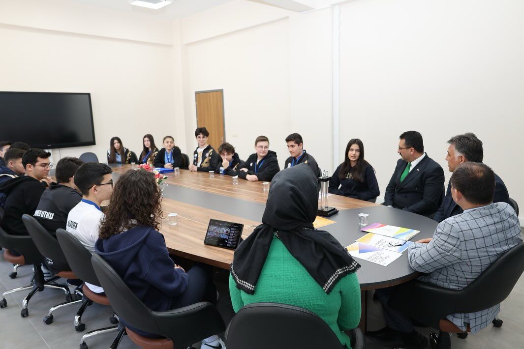 Frc Birincisi Liontech Takımından İl Milli Eğitim Müdürü Baydur’a Ziyaret3