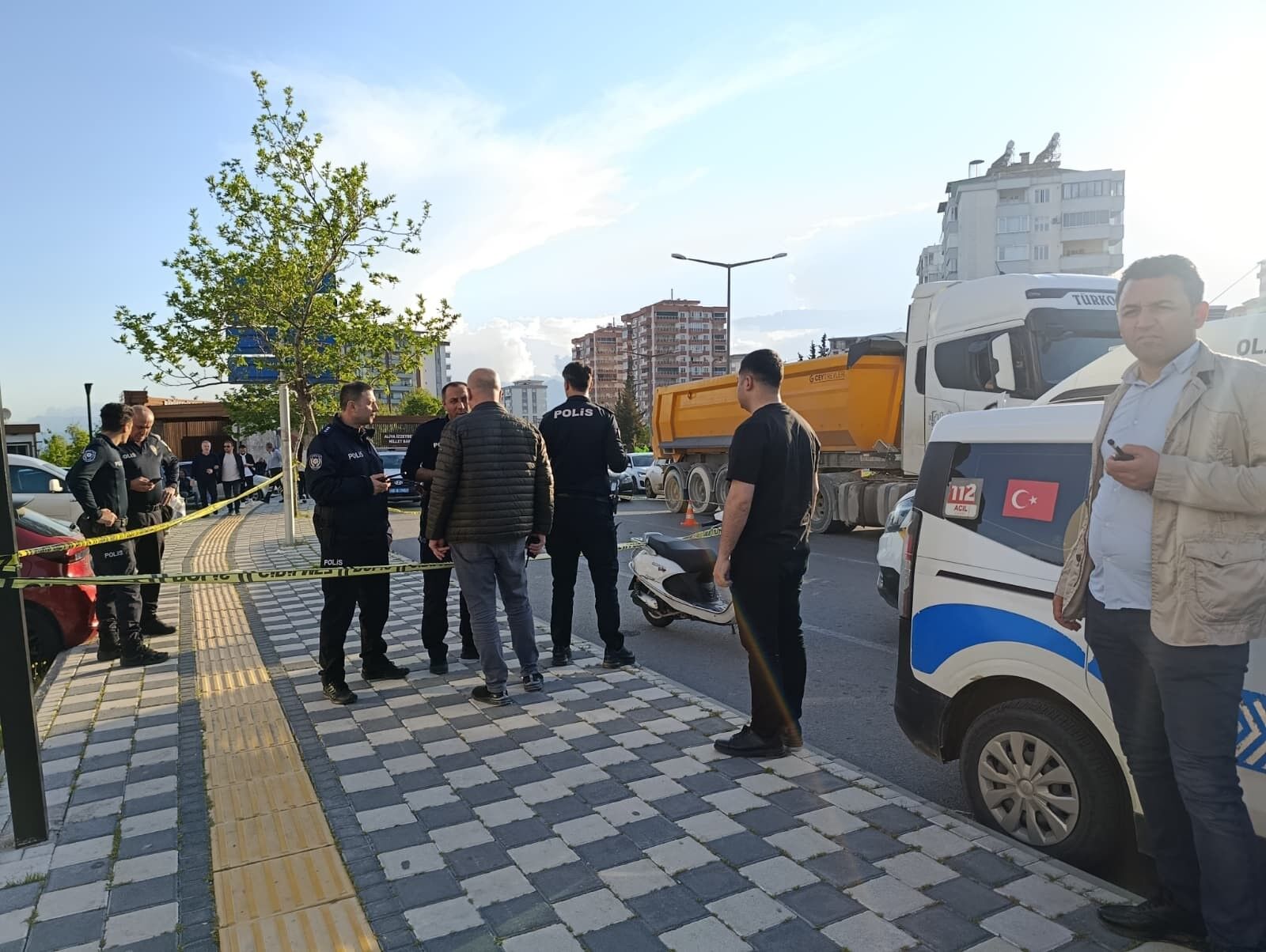 Husumetlisine Ateş Açtı, Yoldan Geçen İki Çocuk Yaralandı (3)