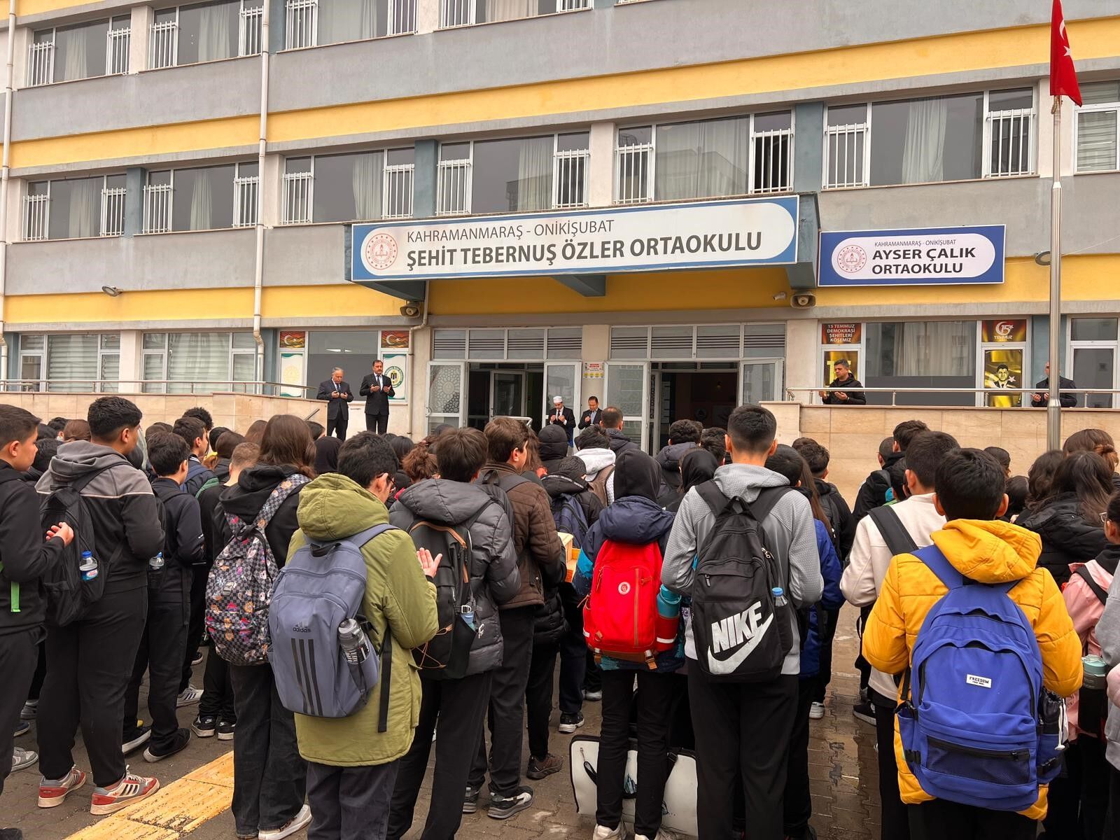 Kahramanmaraş'ta Öğrenciler, Saldırıda Hayatını Kaybedenler İçin Dua Etti (9)