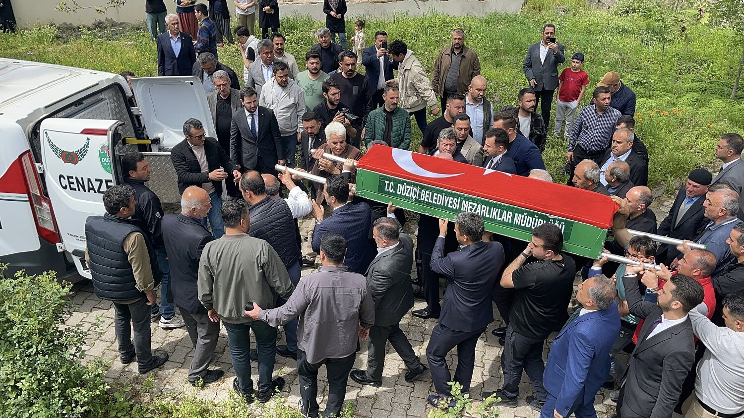 Kahramanmaraş’taki Saldırıda Hayatını Kaybeden Öğrenci Osmaniye’de Toprağa Verildi (3)