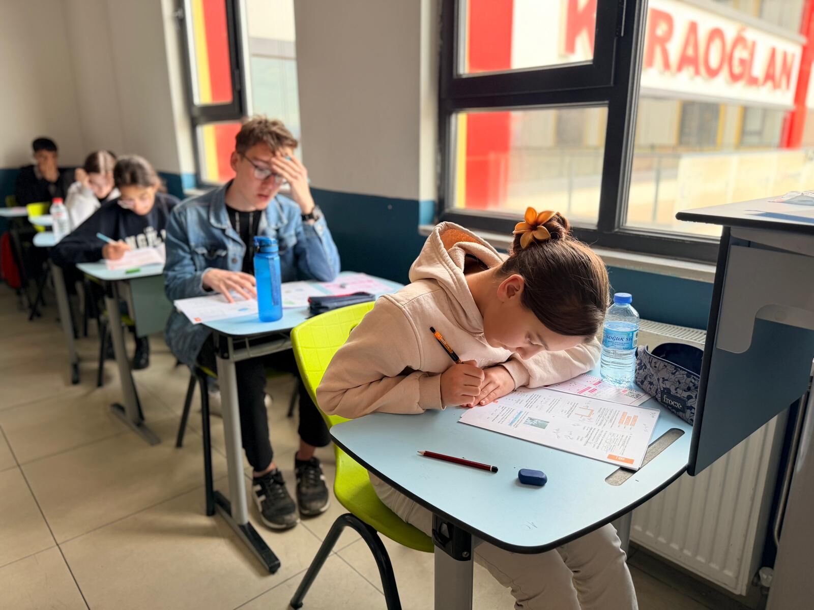 Karaoğlan Koleji Bursluluk Sınavı Yoğun Katılımla Gerçekleştirildi (1)