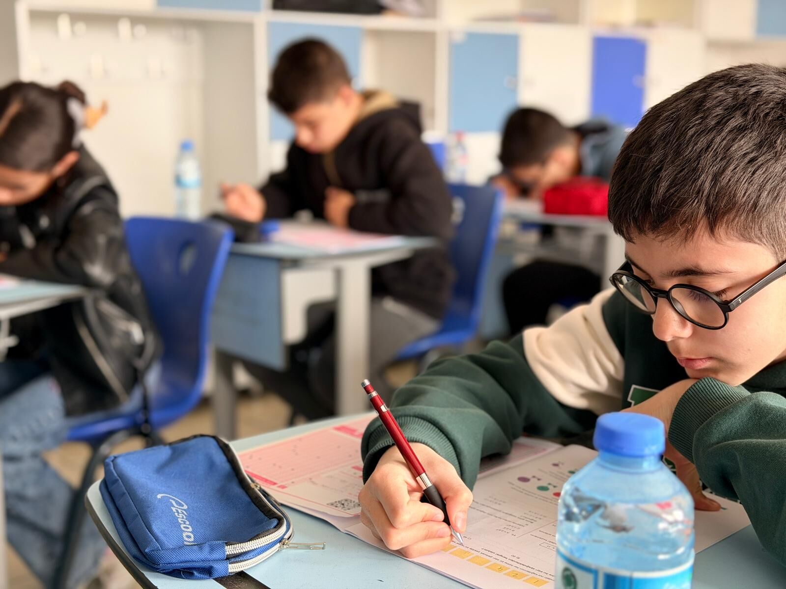 Karaoğlan Koleji Bursluluk Sınavı Yoğun Katılımla Gerçekleştirildi (2)