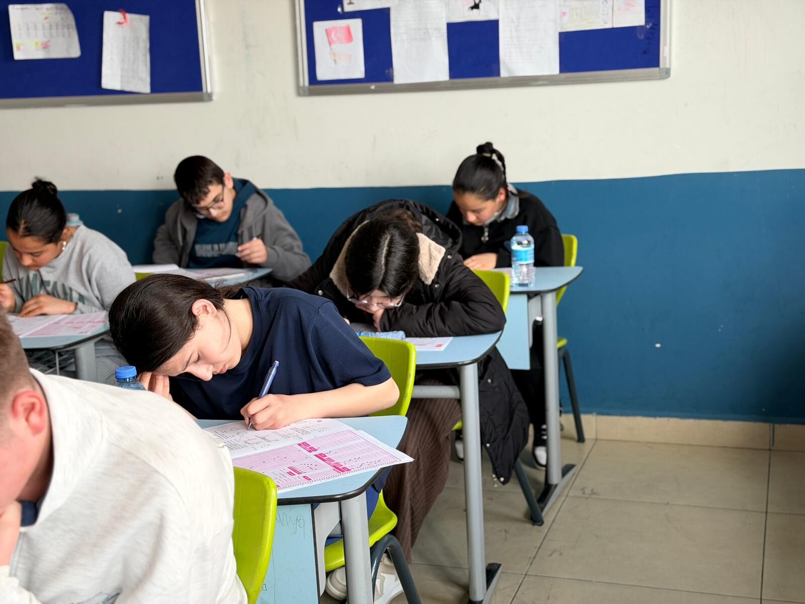 Karaoğlan Koleji Bursluluk Sınavı Yoğun Katılımla Gerçekleştirildi (4)