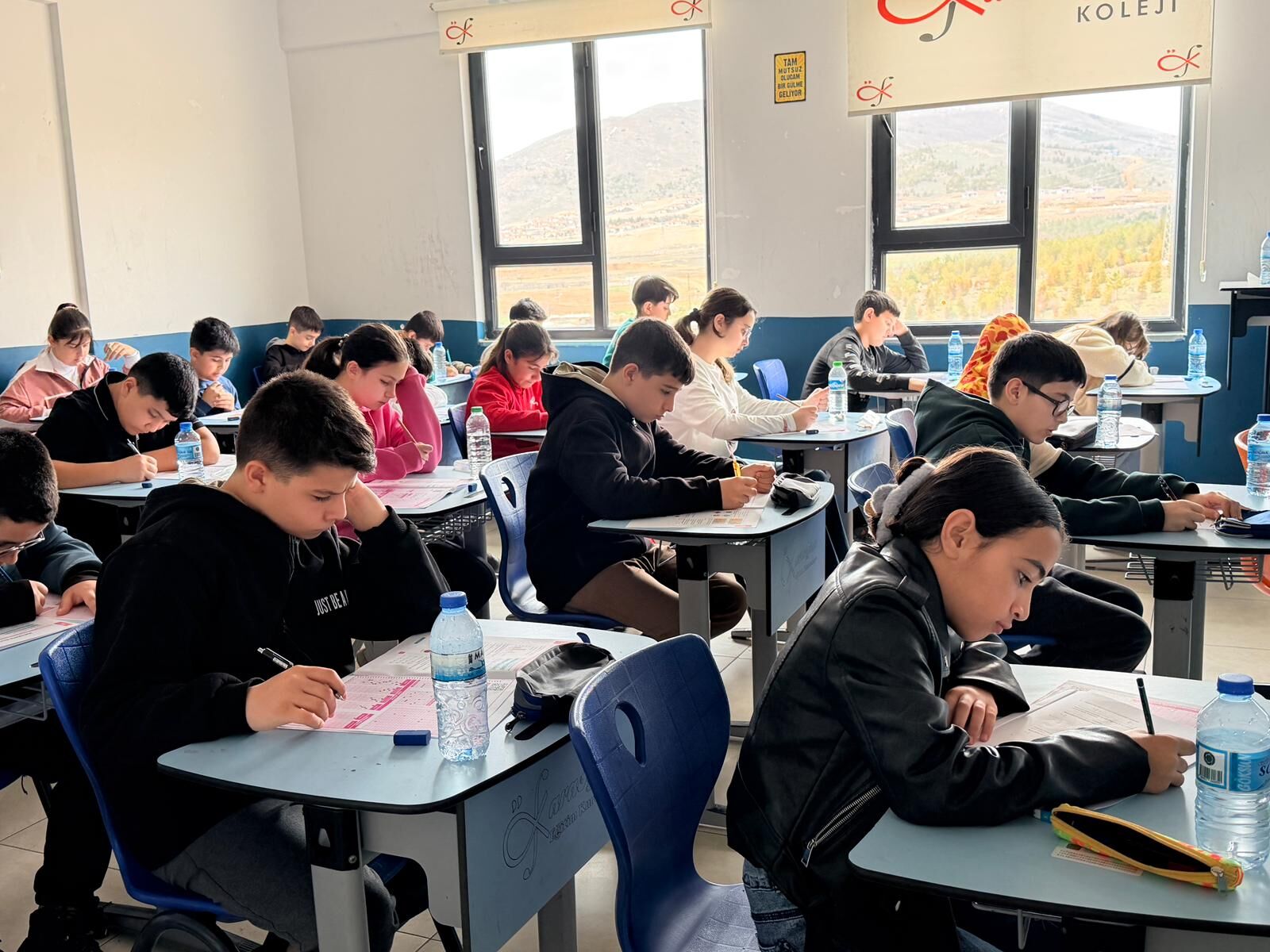 Karaoğlan Koleji Bursluluk Sınavı Yoğun Katılımla Gerçekleştirildi (6)