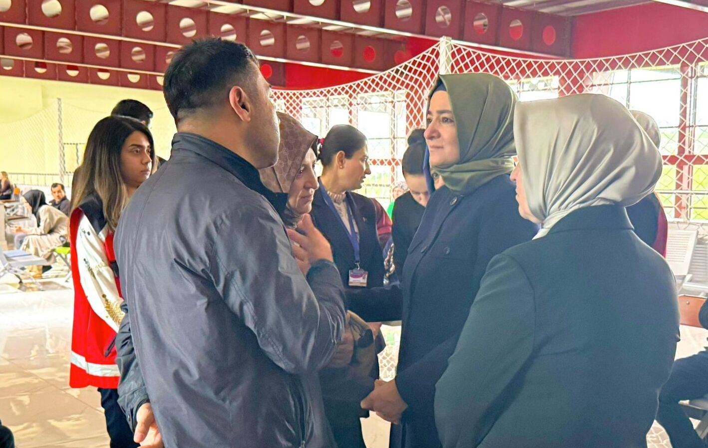 Kaya’dan Okul Saldırısı Sonrası Ailelere Ziyaret (3)