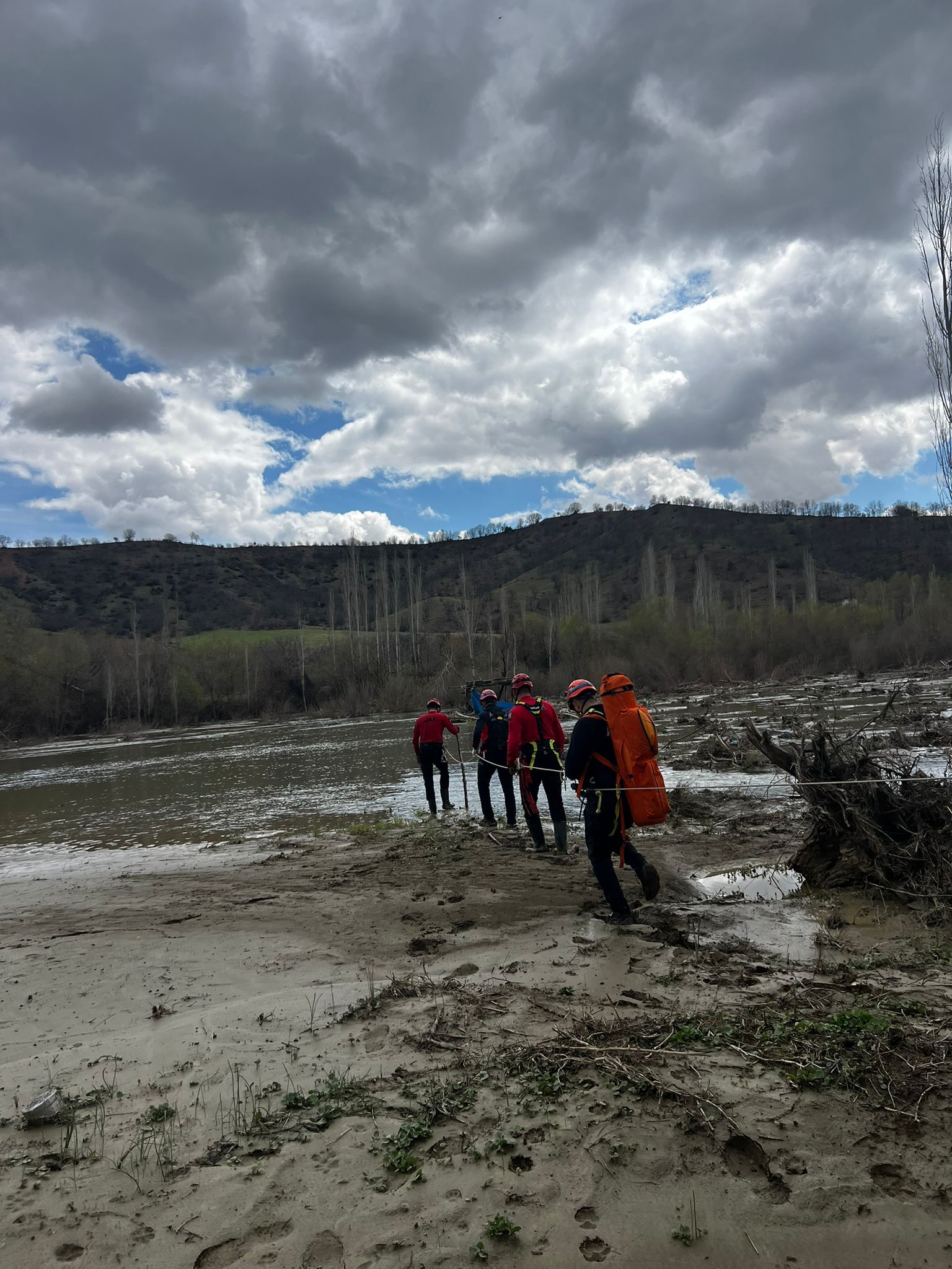 Kayıp Olarak Aranan Yaşlı Adamın Cansız Bedeni Bulundu (2)