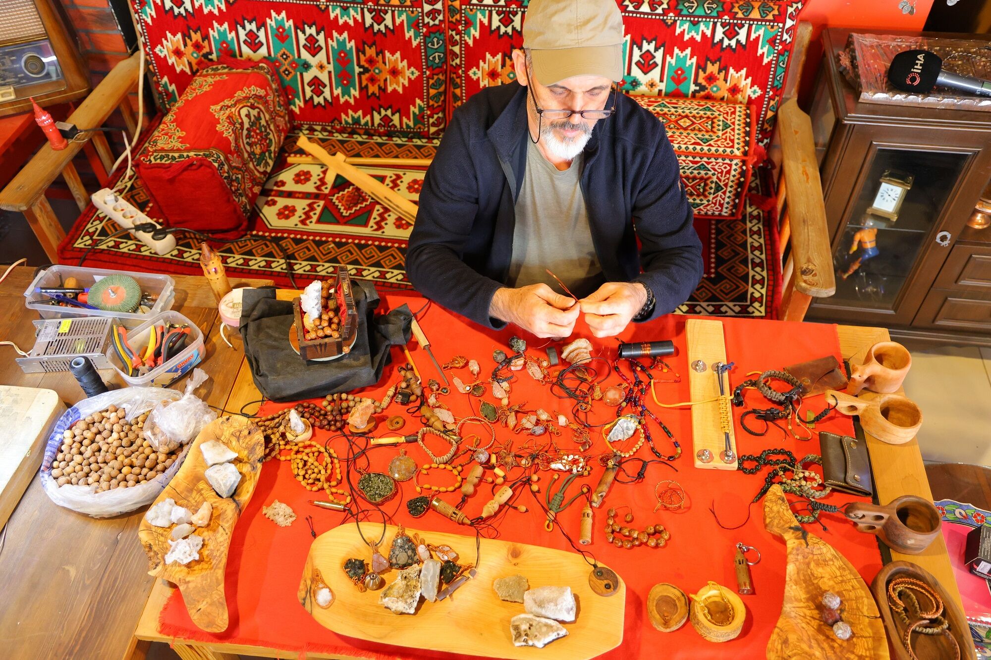 Kendi Torna Makinesiyle Ahşap Ve Deriye Hayat Veriyor (3)