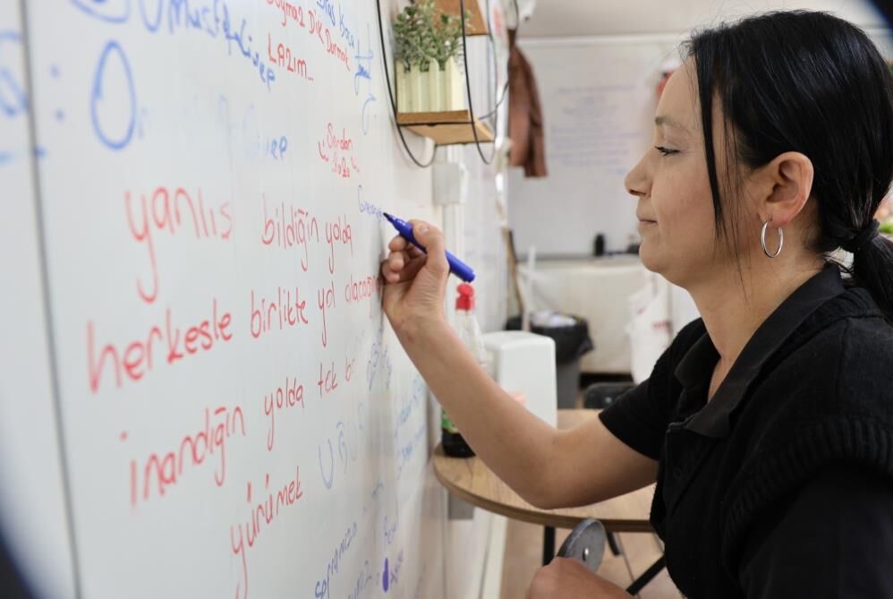 Konteynerdeki Çiğ Köftecinin Duvarları 'Duygu Duvarı'na Dönüştü 1