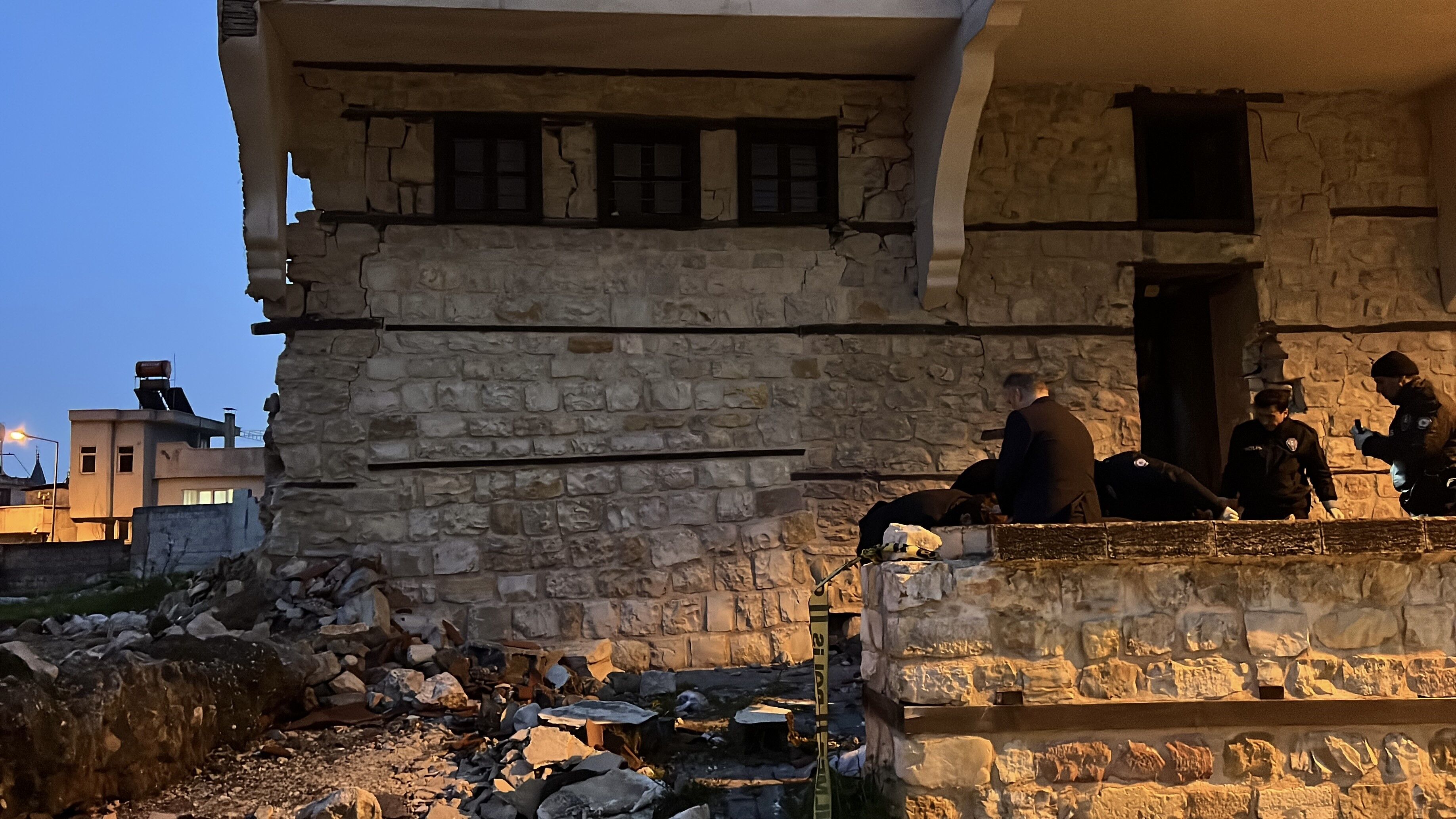 Metruk Binada Erkek Cesedi Bulundu (2)