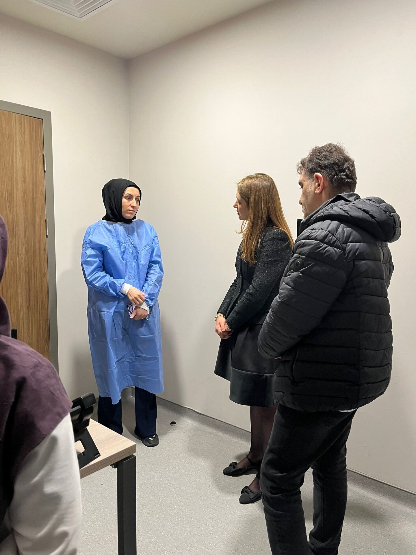 Milletvekili Karakoç'tan Yaralı Öğrenciye Ziyaret1