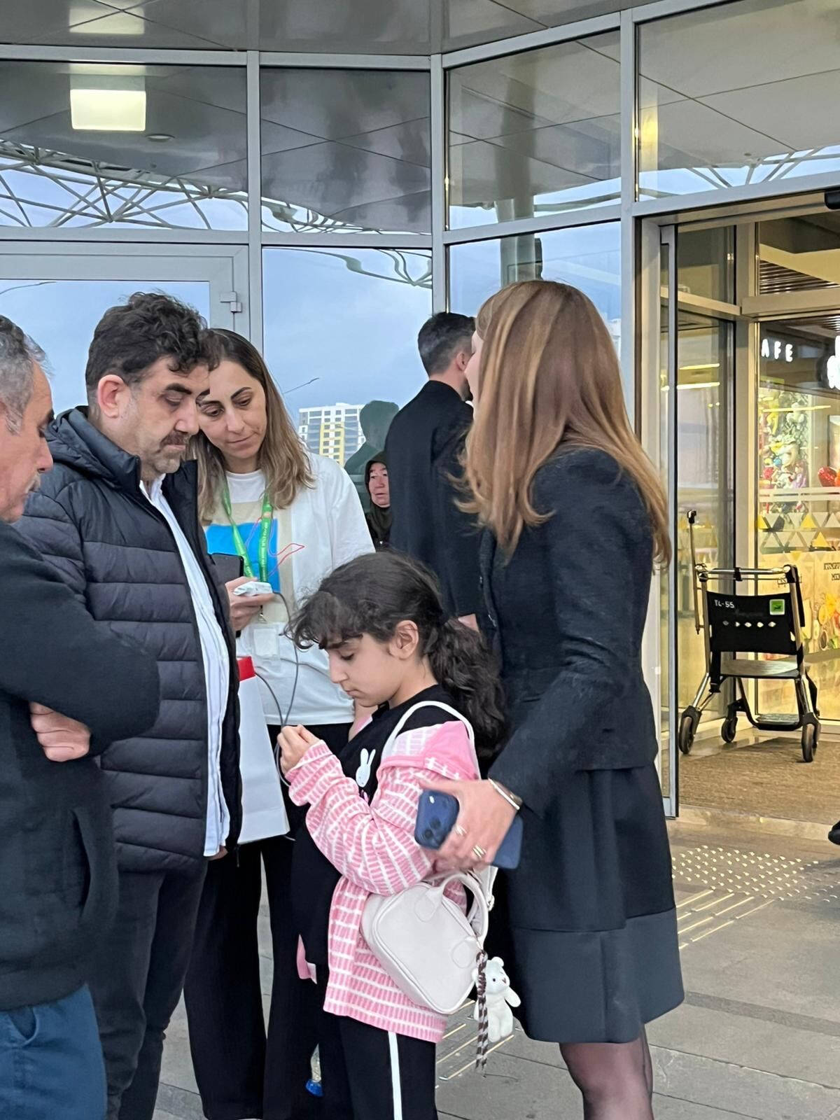 Milletvekili Karakoç'tan Yaralı Öğrenciye Ziyaret2