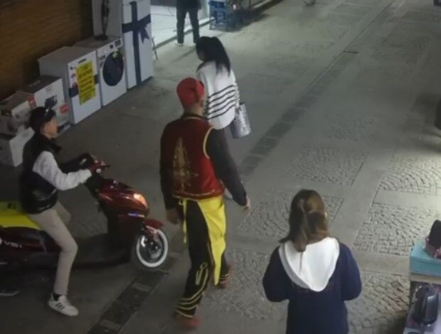 Motosikletli, Yayaya Çarpıp Kaçtı (1)