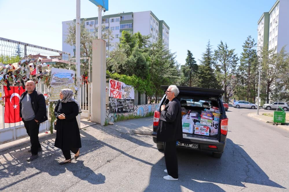 Okuldaki Saldırı Sonrası Öğrenci Ve Annesi Eşyalarını Teslim Aldı 1
