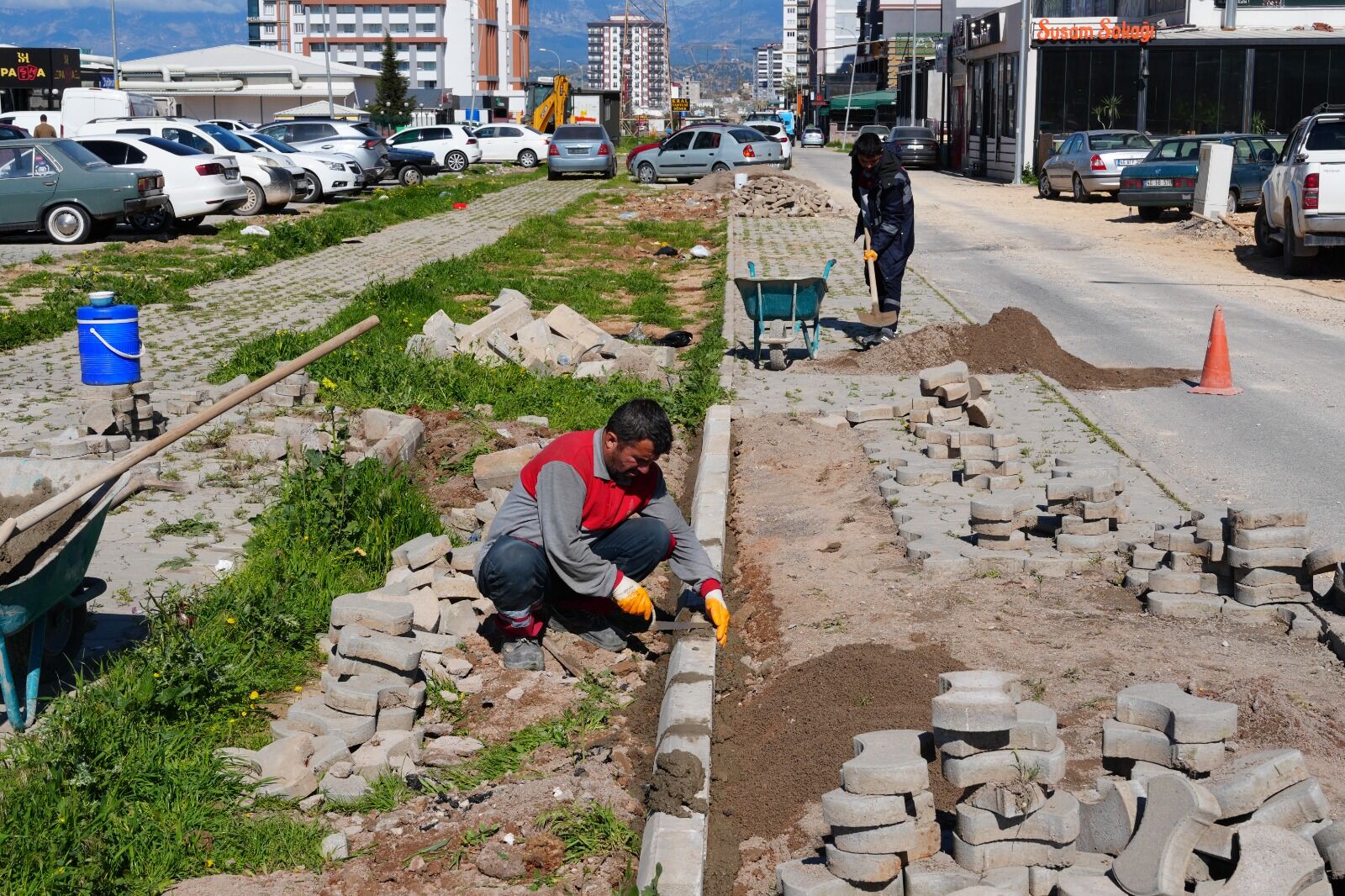 Onikişubat Belediyesi’nden 9 Farklı Mahallede Eş Zamanlı Kaldırım Ve Yol Çalışması (2)