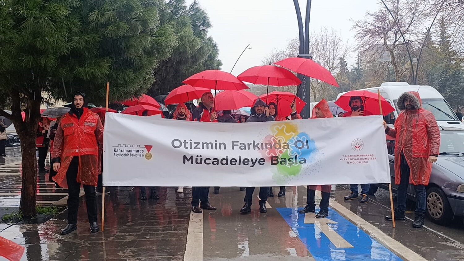 Otizm İçin Kalpler Gökyüzüne Bırakıldı (4)