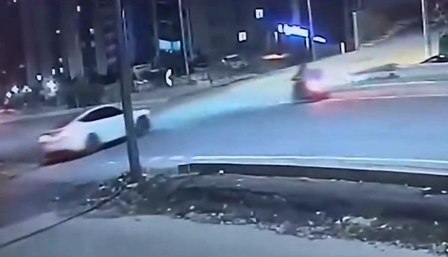 Otomobil Motosikletliye Çarpıp Kaçtı (2)