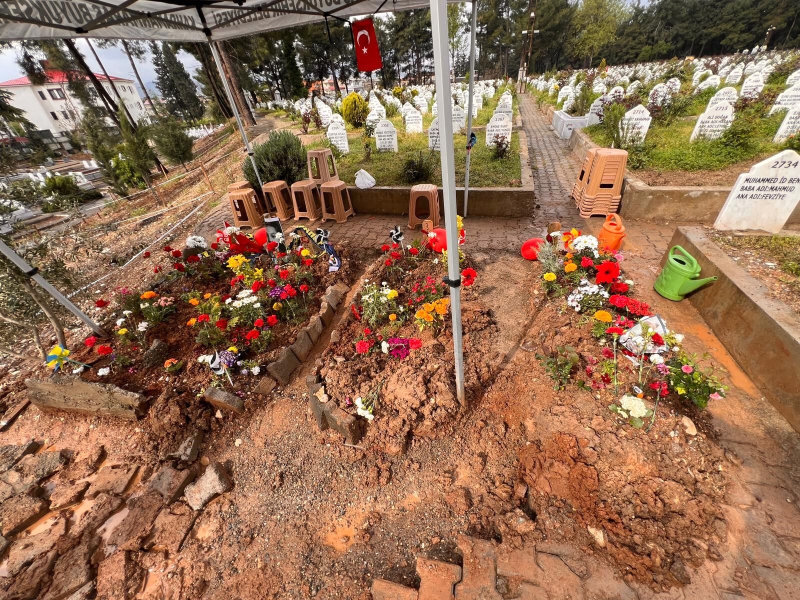 Saldırıda Hayatını Kaybeden Çocukların Mezarlarına Bırakılan Notlar Yürek Burktu (4)