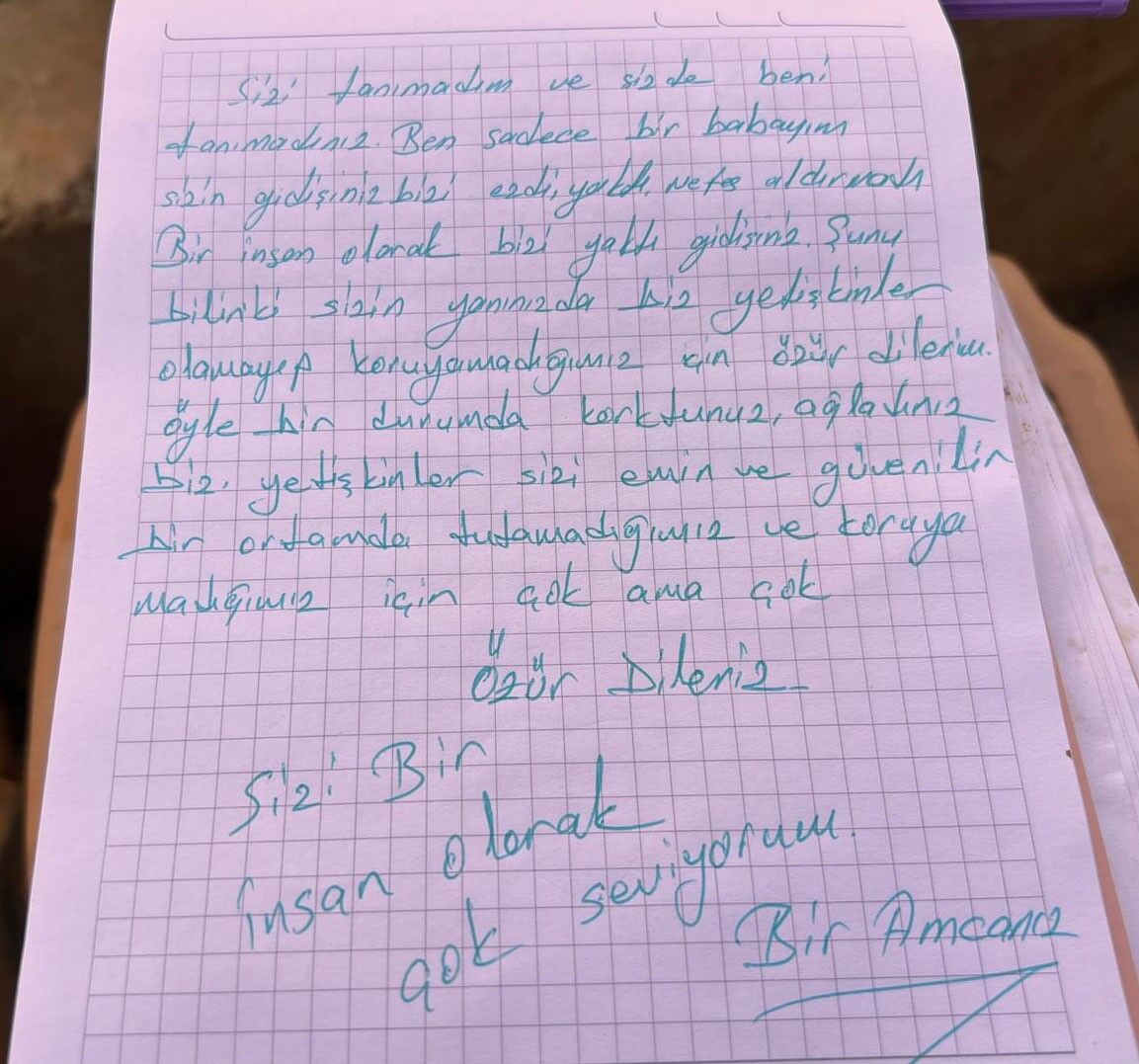 Saldırıda Hayatını Kaybeden Çocukların Mezarlarına Bırakılan Notlar Yürek Burktu (9)