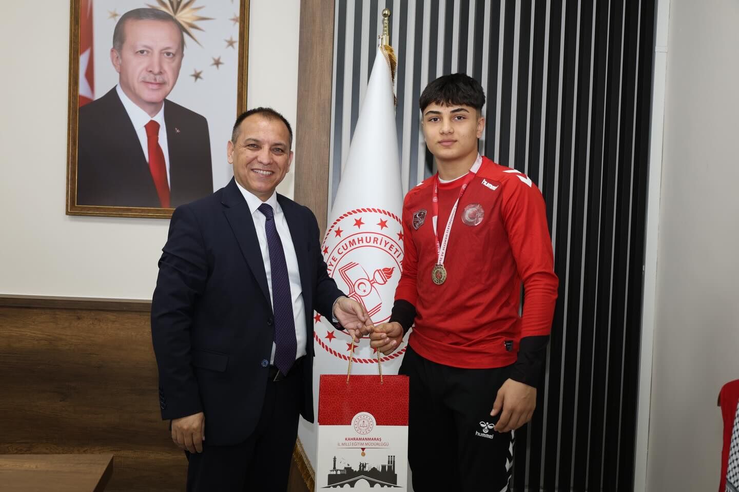 Şampiyon Öğrencilerden İl Millî Eğitim Müdürü Baydur’a Ziyaret1