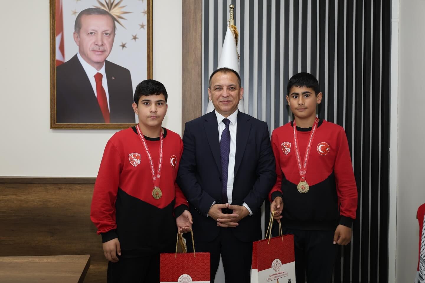 Şampiyon Öğrencilerden İl Millî Eğitim Müdürü Baydur’a Ziyaret3