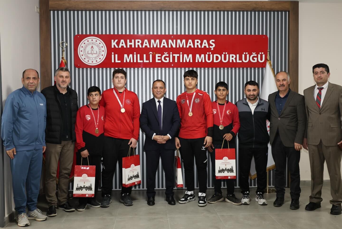 Şampiyon Öğrencilerden İl Millî Eğitim Müdürü Baydur’a Ziyaret5