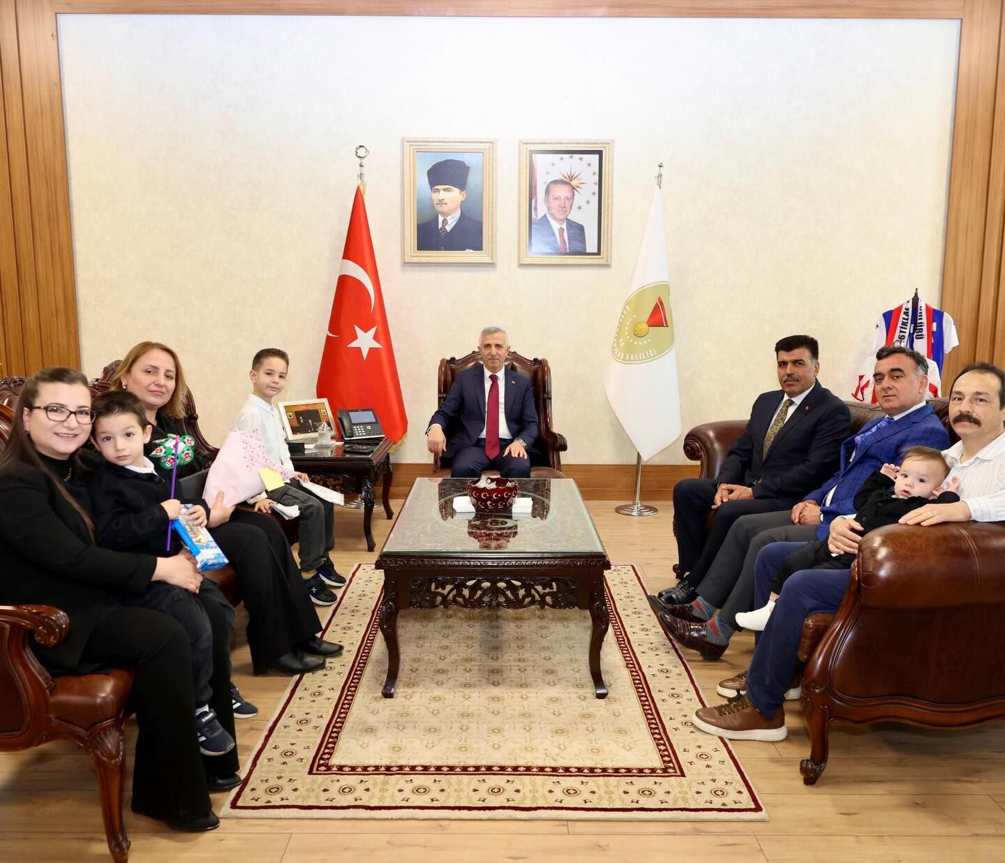 Vali Ünlüer, 23 Nisan’da Minik Baybarshan Ve Ailesini Ağırladı1