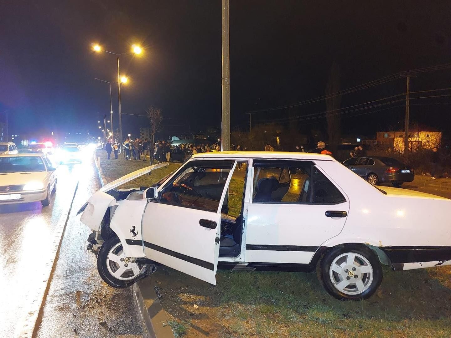 Zincirleme Trafik Kazası 4 Araç Birbirine Girdi (2)