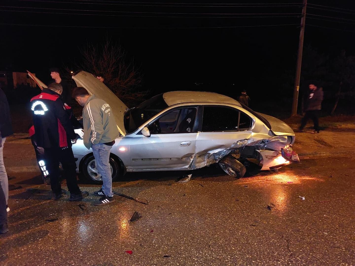 Zincirleme Trafik Kazası 4 Araç Birbirine Girdi (3)