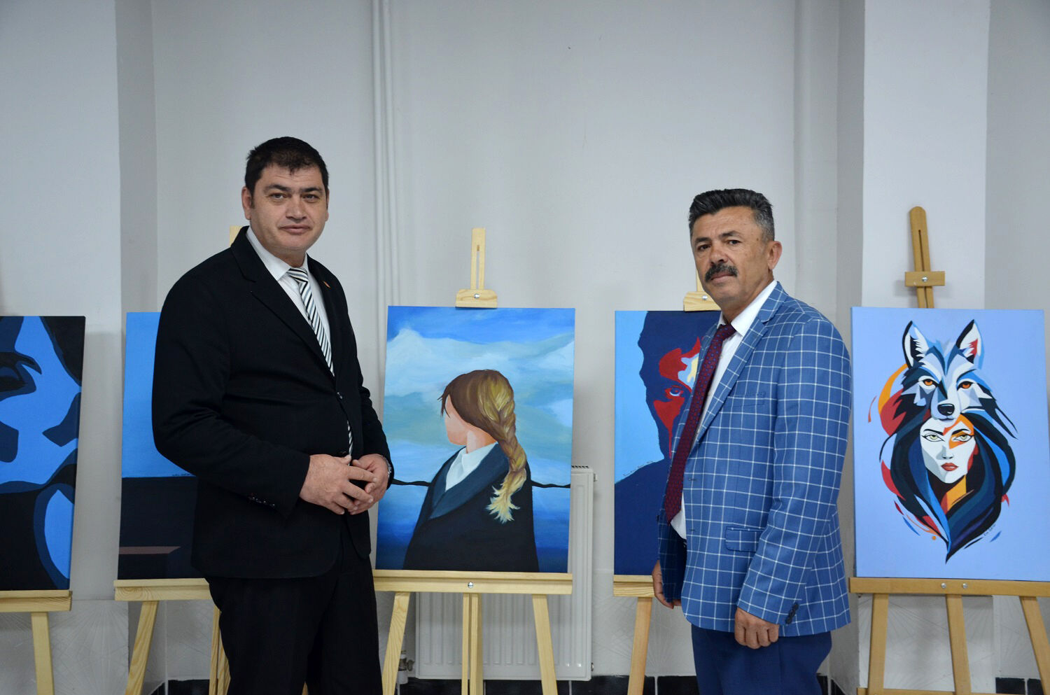 Afşin Anadolu Lisesi'nde Yılsonu Resim Sergisi Açıldı (1)