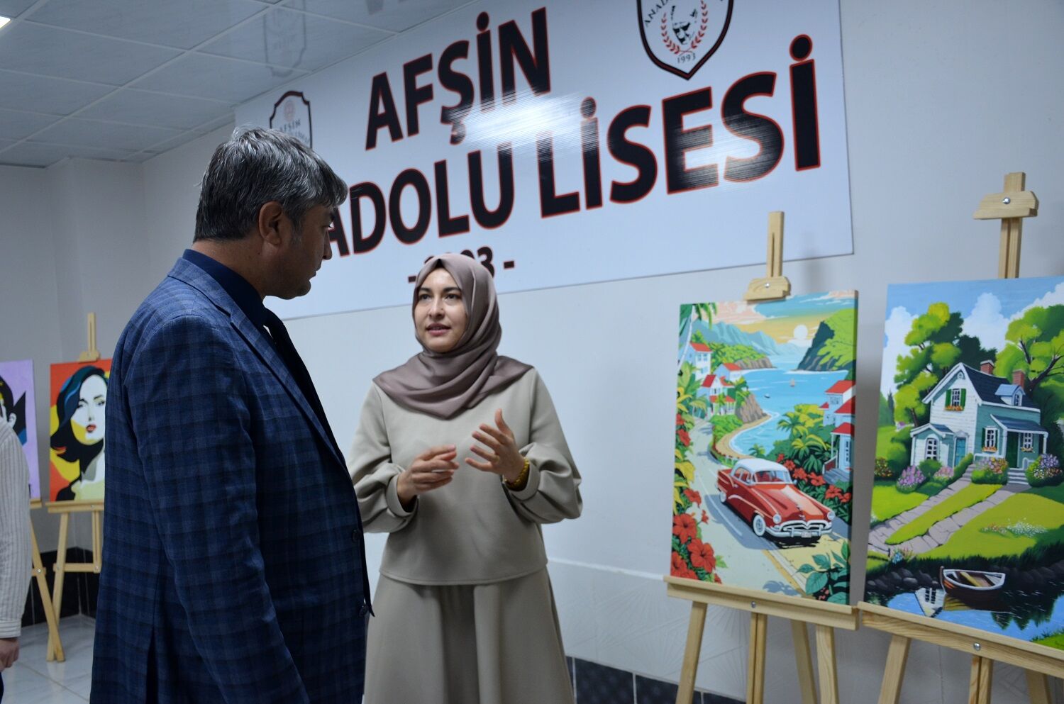 Afşin Anadolu Lisesi'nde Yılsonu Resim Sergisi Açıldı (15)